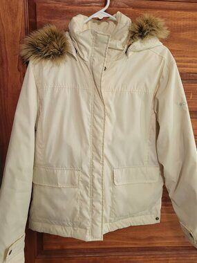 Columbia Women’s Down Jacket White Off-White Faux Fur Hood Detachable Coat Winte